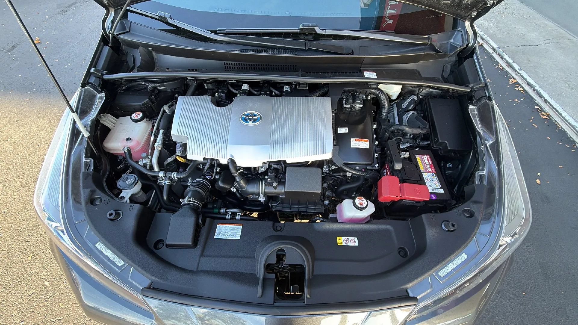 Used 2020 Toyota Prius LE AWD/4WD image 9