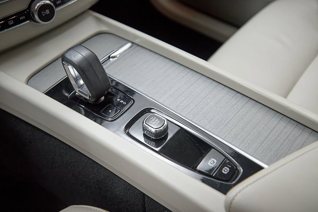 Certified 2023 Volvo XC60 B5 Plus w/ Climate Package image 16