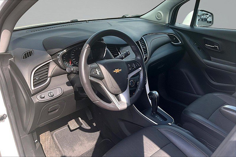 Used 2022 Chevrolet Trax LT w/ LT Convenience Package FWD image 14