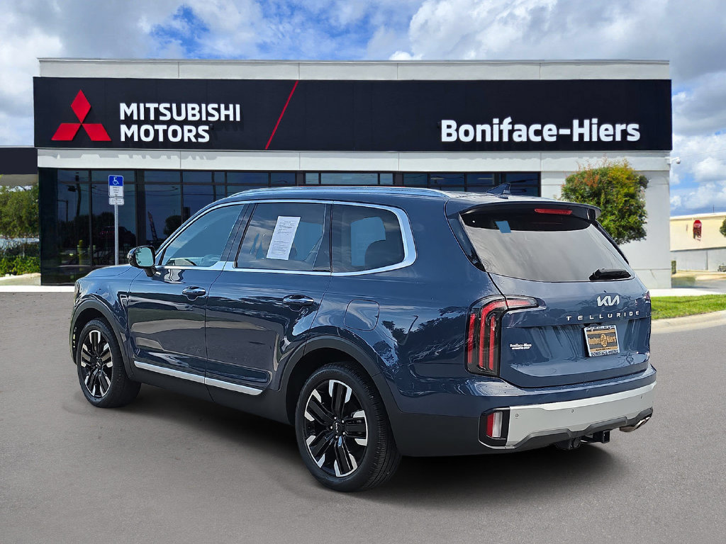 Used 2024 Kia Telluride SX w/ Towing Package FWD image 3