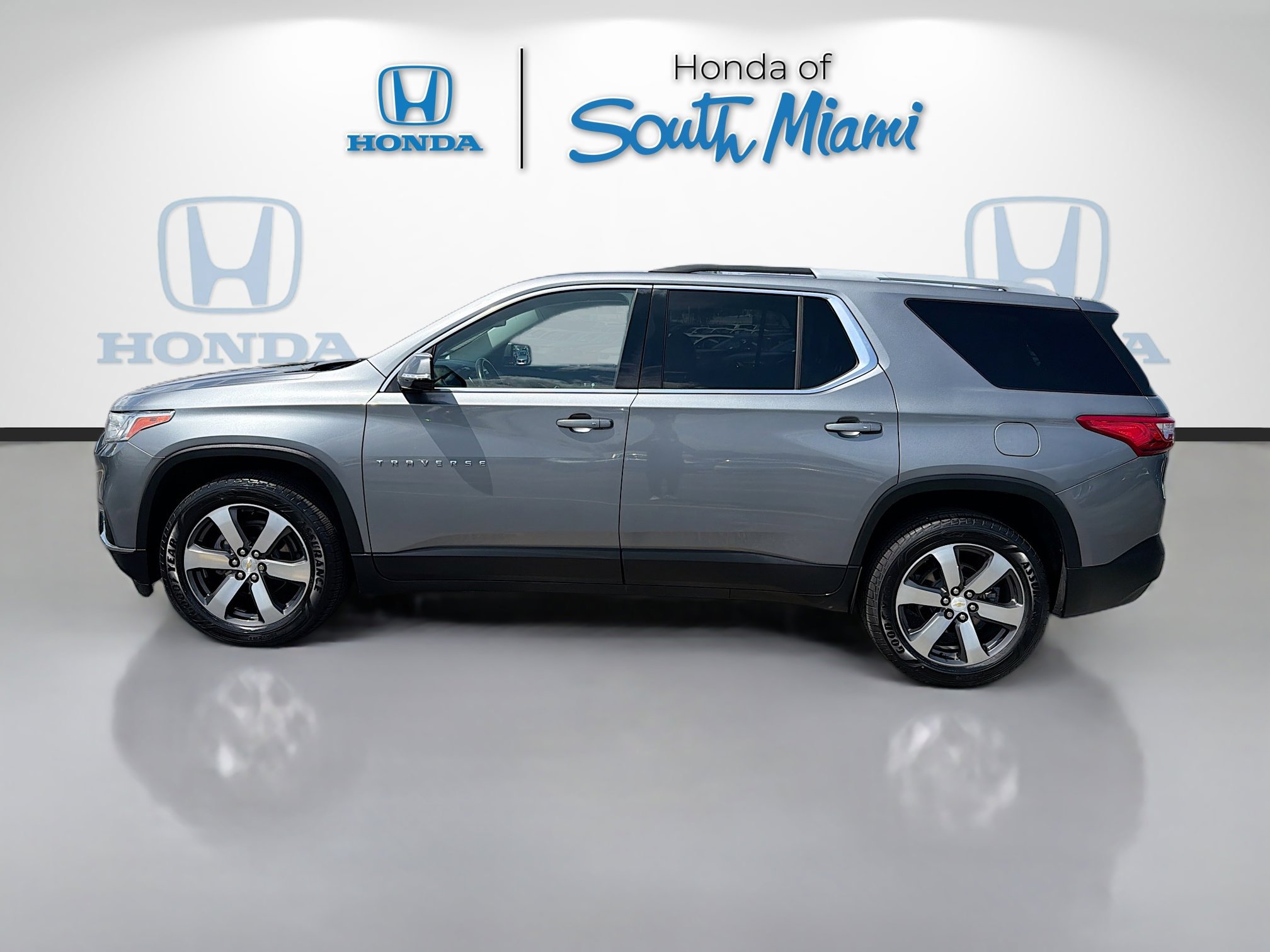Used 2018 Chevrolet Traverse LT FWD image 4