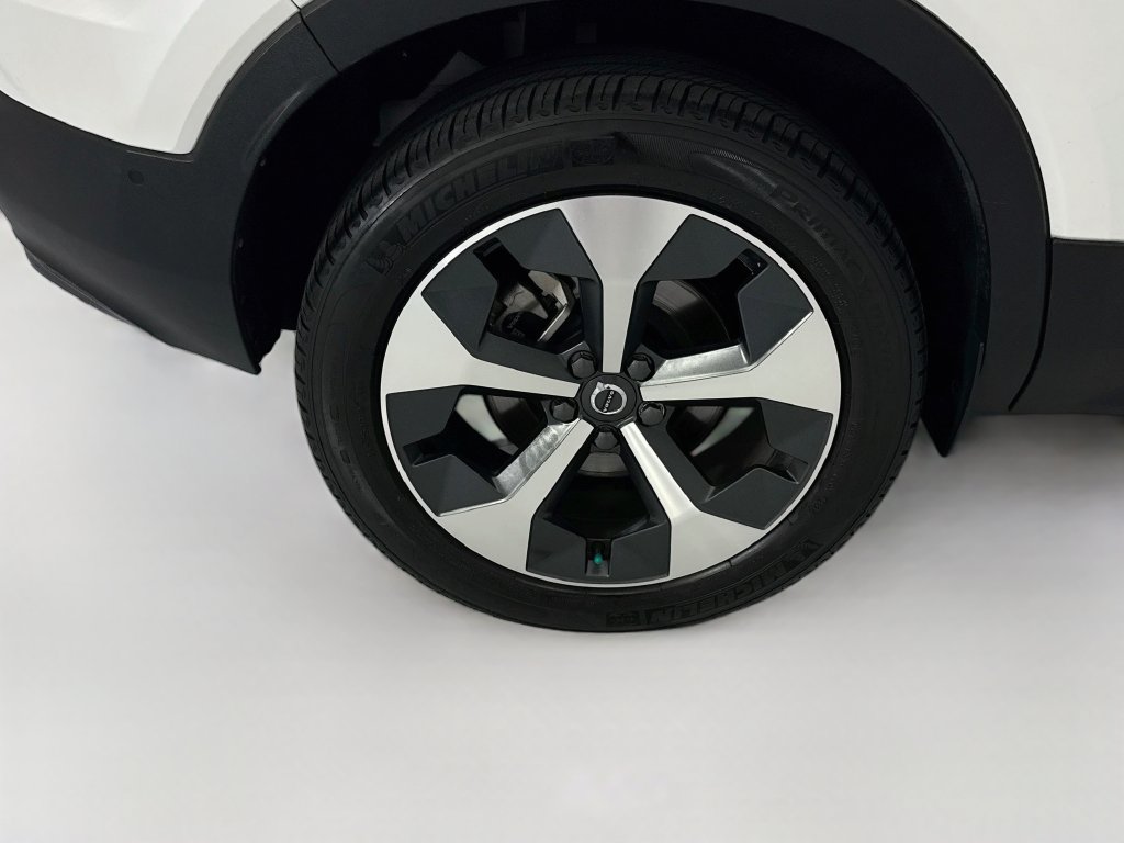 Used 2023 Volvo XC40 B5 Plus w/ Driver Assist Package AWD/4WD image 32