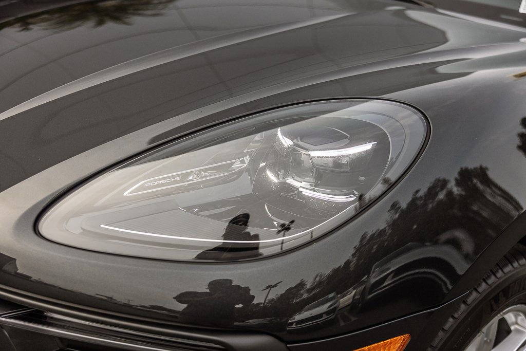 Certified 2025 Porsche Macan image 23