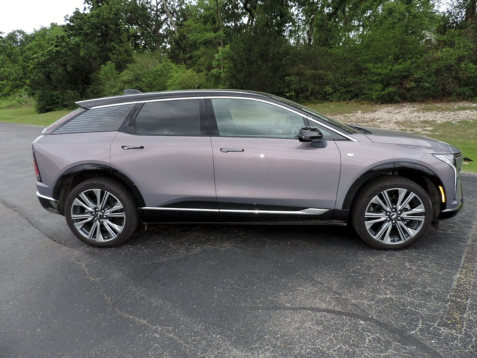 New 2026 Cadillac Optiq Luxury 2 RWD image 4