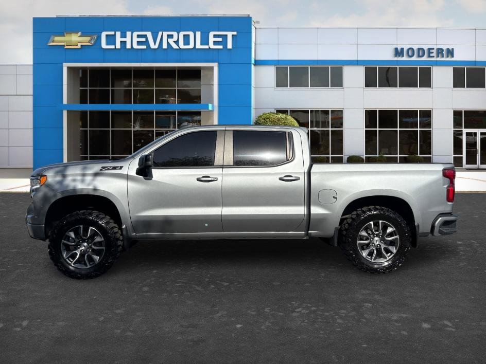 Used 2023 Chevrolet Silverado 1500 RST image 2