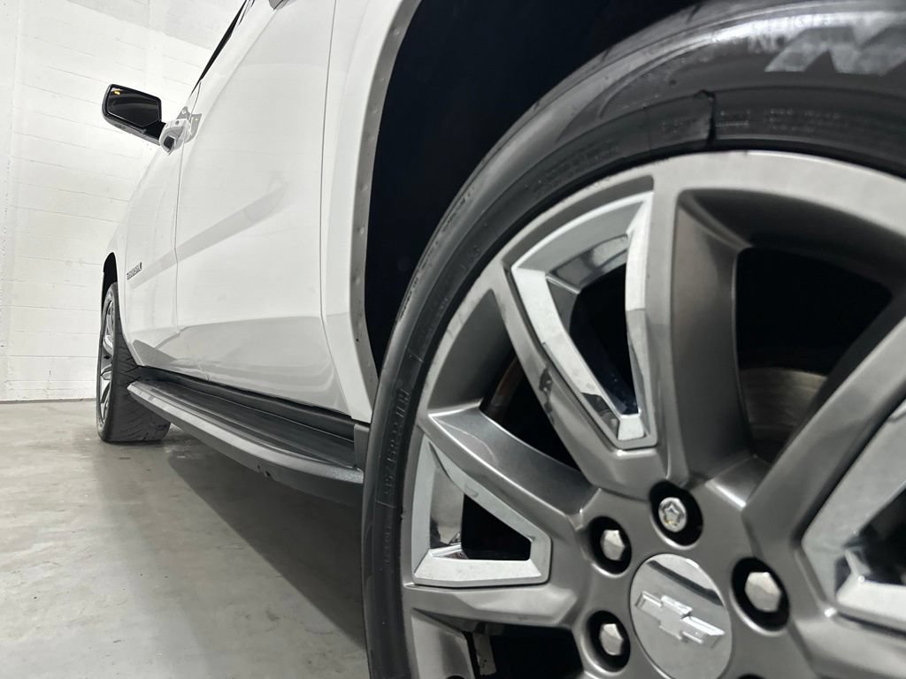 Used 2020 Chevrolet Suburban LT w/ Luxury Package RWD image 20
