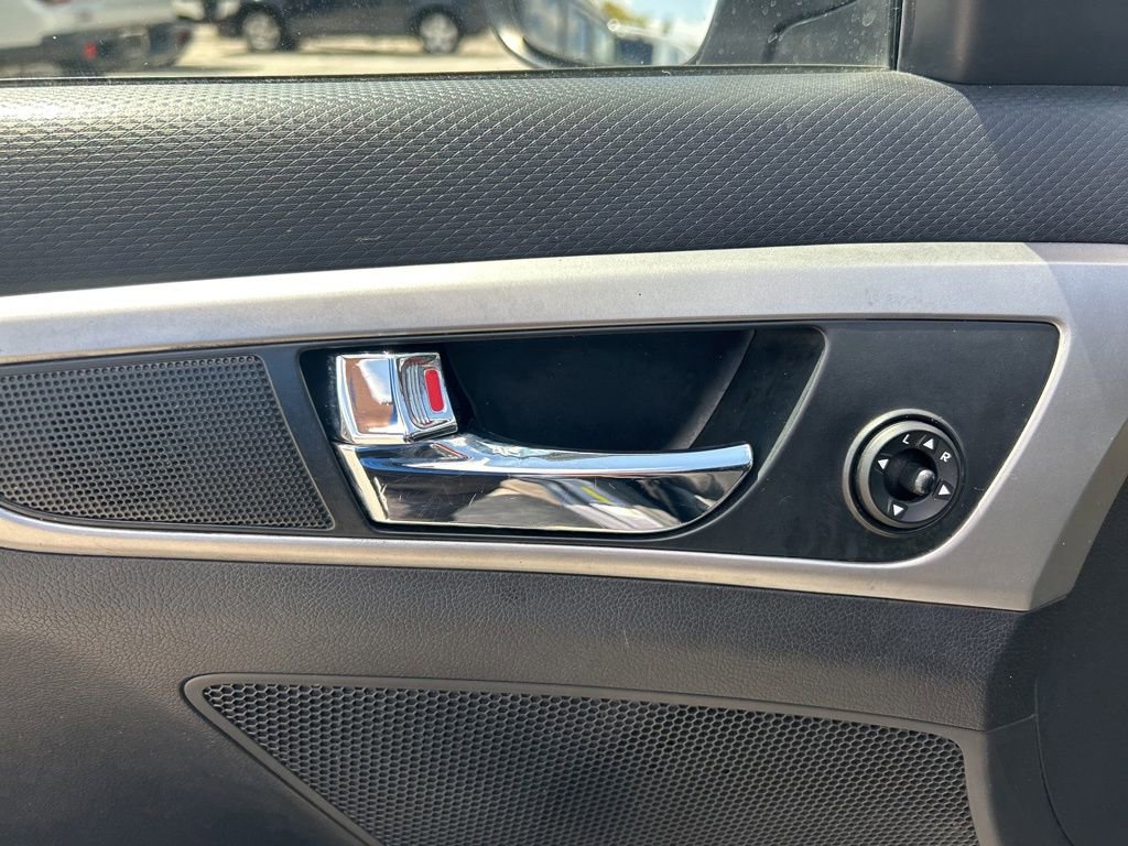 Used 2017 Hyundai Veloster image 33