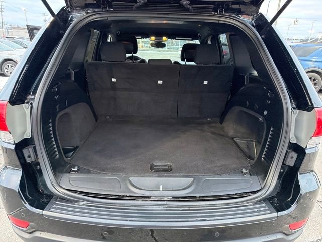 Used 2019 Jeep Grand Cherokee Laredo w/ 18" Wheel & 8.4" Radio Group image 26