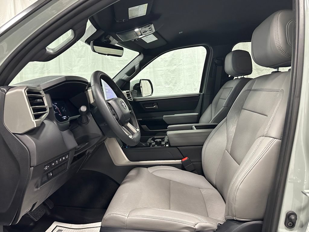 Used 2025 Toyota Tundra Limited AWD/4WD image 14