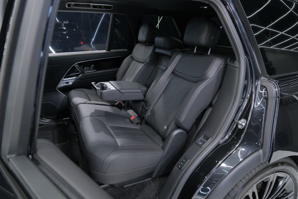 Used 2026 Land Rover Range Rover Long Wheelbase SE image 31