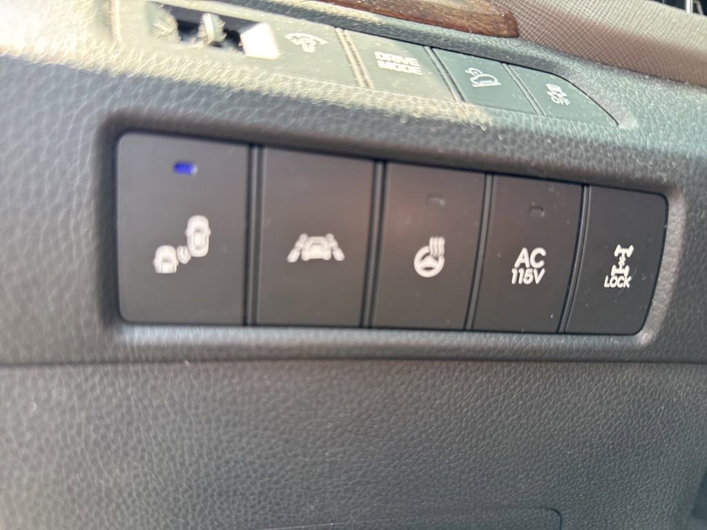 Used 2017 Hyundai Santa Fe Limited AWD/4WD image 24