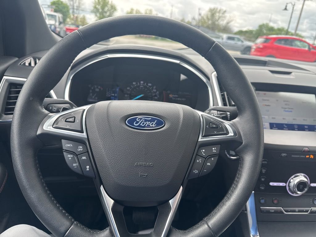 Used 2020 Ford Edge Titanium w/ Equipment Group 301A AWD/4WD image 16