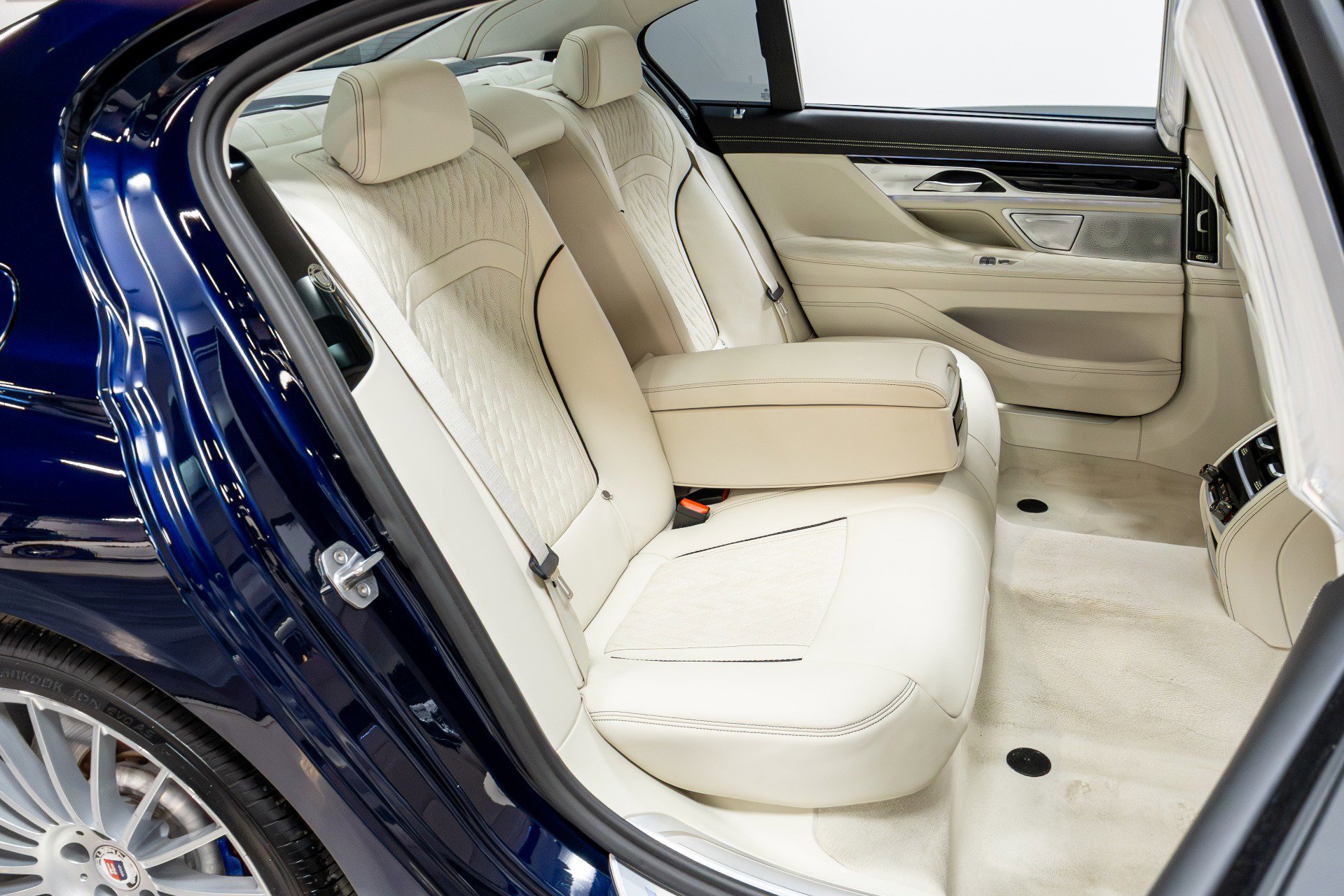 Used 2020 BMW ALPINA B7 xDrive w/ Interior Design Package image 30