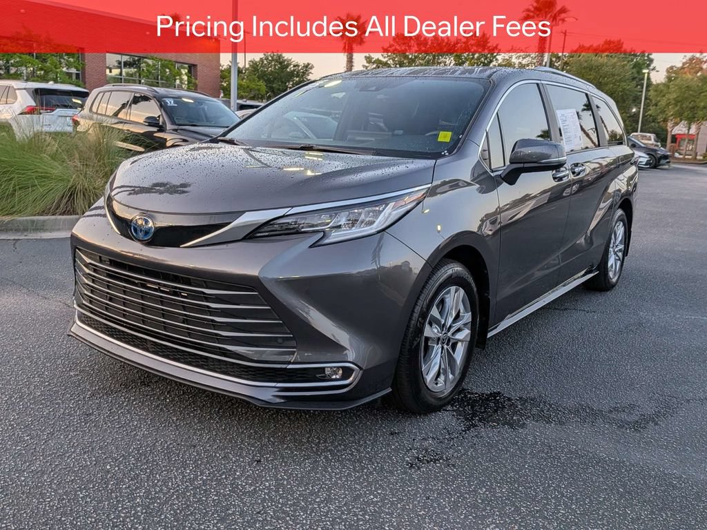 Used 2025 Toyota Sienna Limited FWD image 9