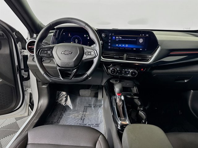 Used 2024 Chevrolet Trax RS w/ Sunroof Package image 24