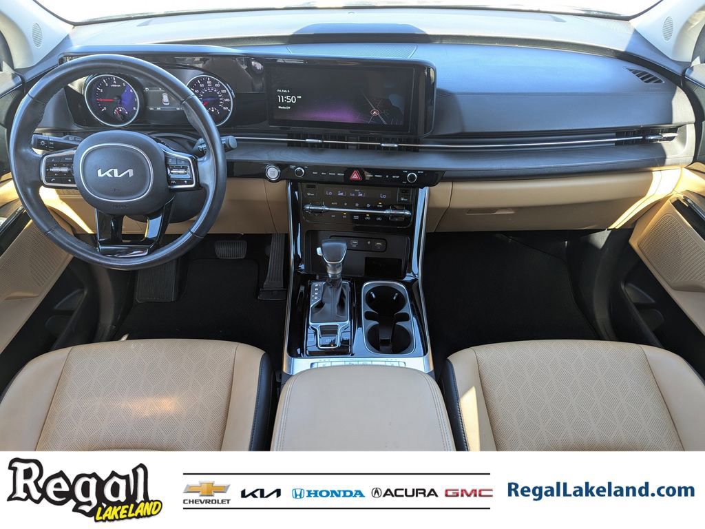 Used 2023 Kia Carnival EX image 11