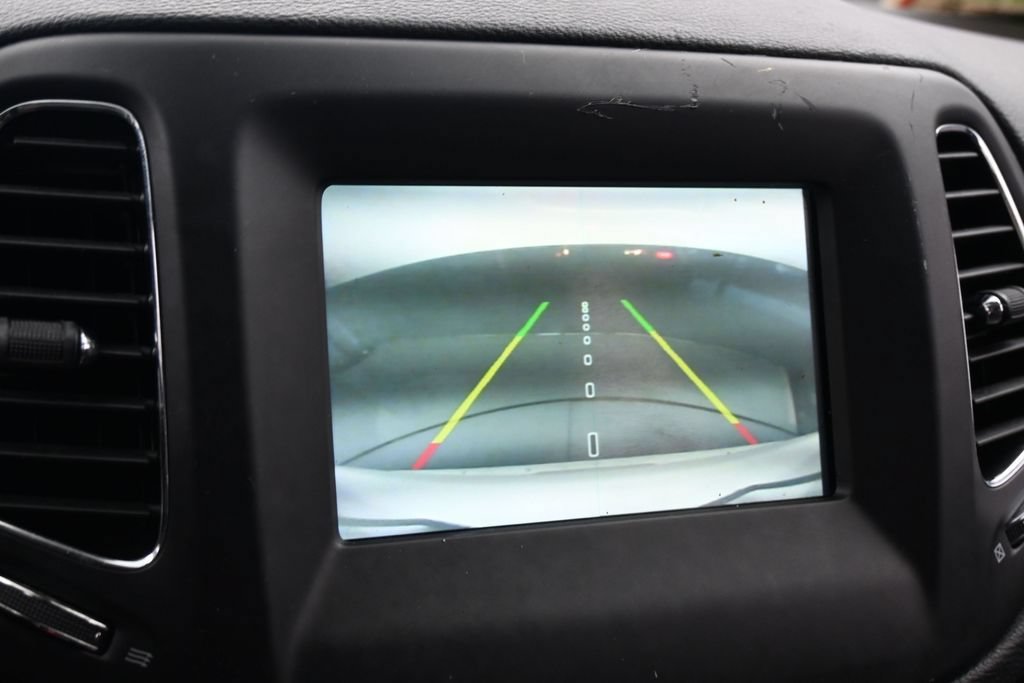 Used 2020 Jeep Compass Latitude FWD image 18