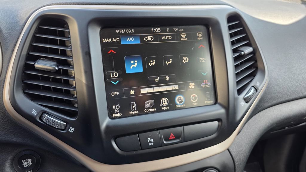 Used 2018 Jeep Cherokee Limited image 22