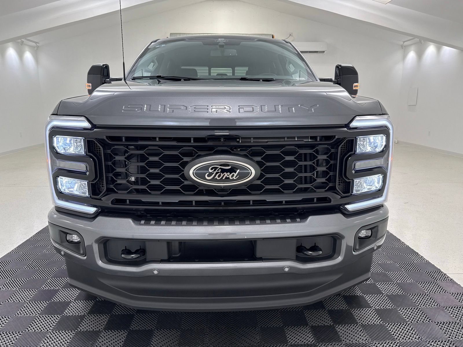 New 2026 Ford F250 Lariat w/ Black Appearance Package AWD/4WD image 2