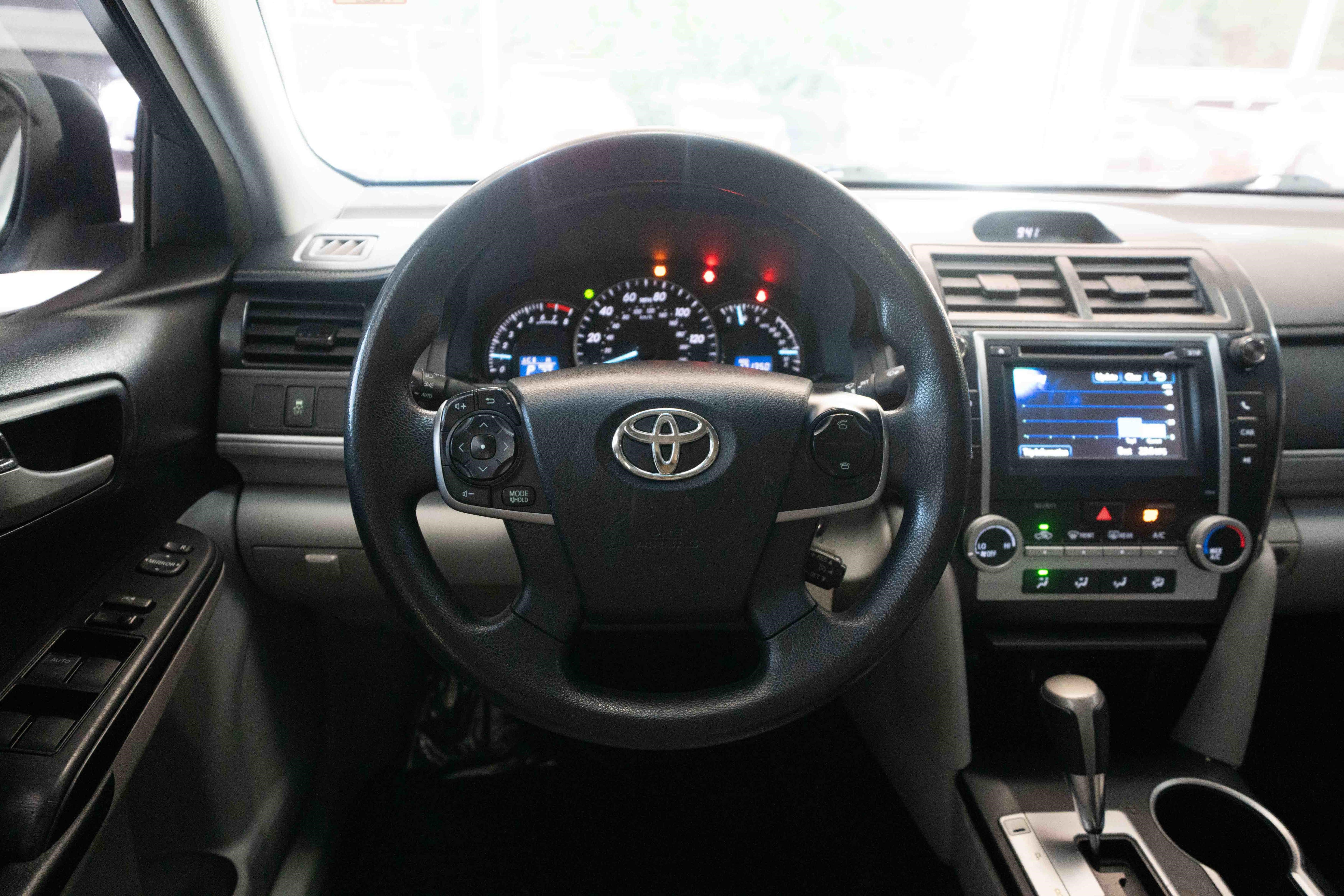 Used 2012 Toyota Camry LE FWD image 21
