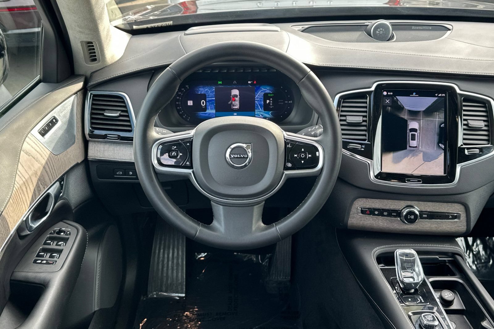 Used 2023 Volvo XC90 T8 Ultimate w/ Lounge Package AWD/4WD image 17