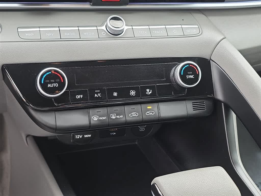 Used 2024 Hyundai Elantra SEL FWD image 23