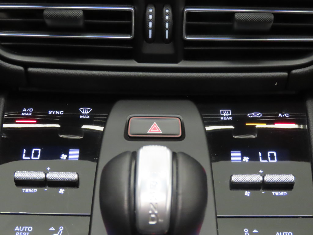 Certified 2026 Porsche Macan AWD/4WD image 26