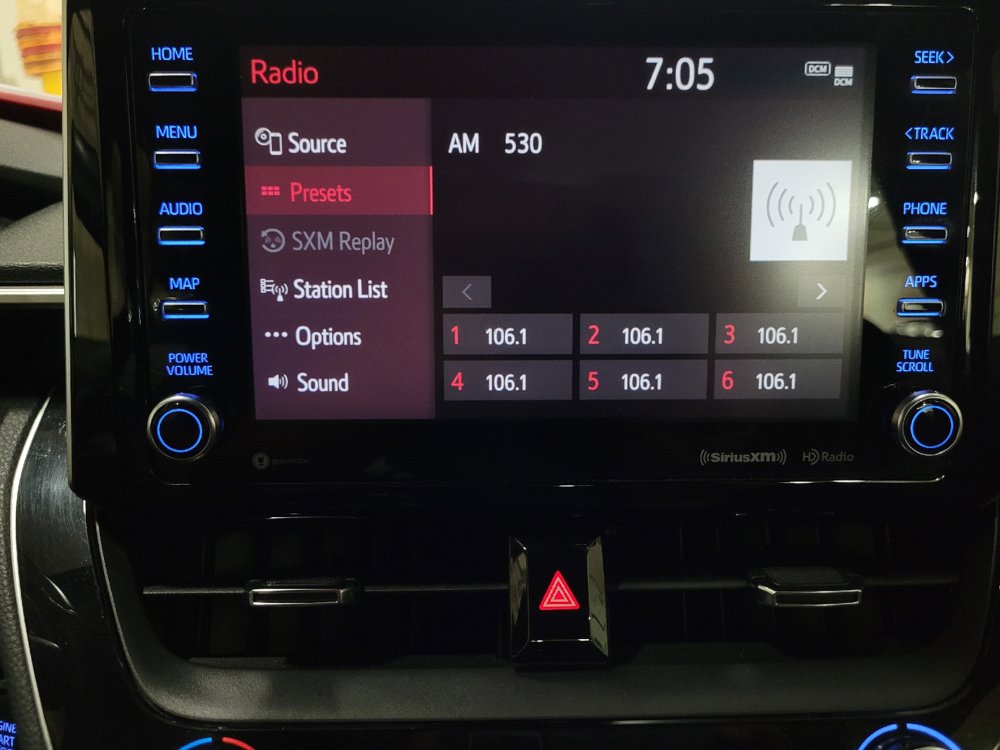 Used 2021 Toyota Corolla SE w/ SE Preferred Package FWD image 25