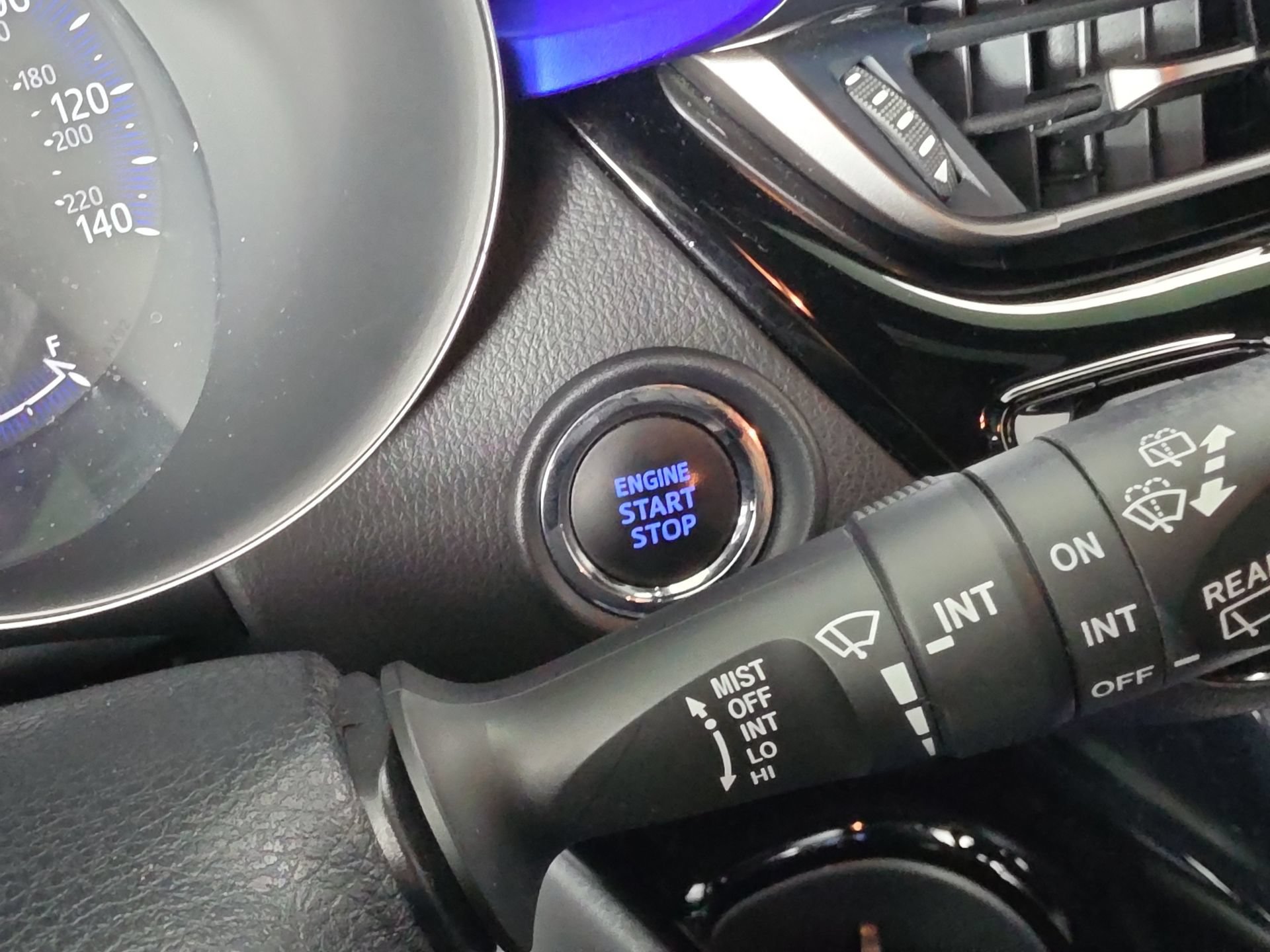 Used 2021 Toyota C-HR XLE FWD image 28
