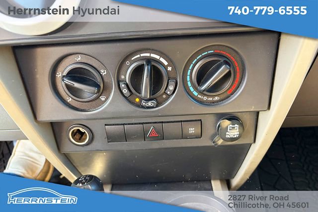 Used 2008 Jeep Wrangler Sahara w/ Dual Top Group AWD/4WD image 15