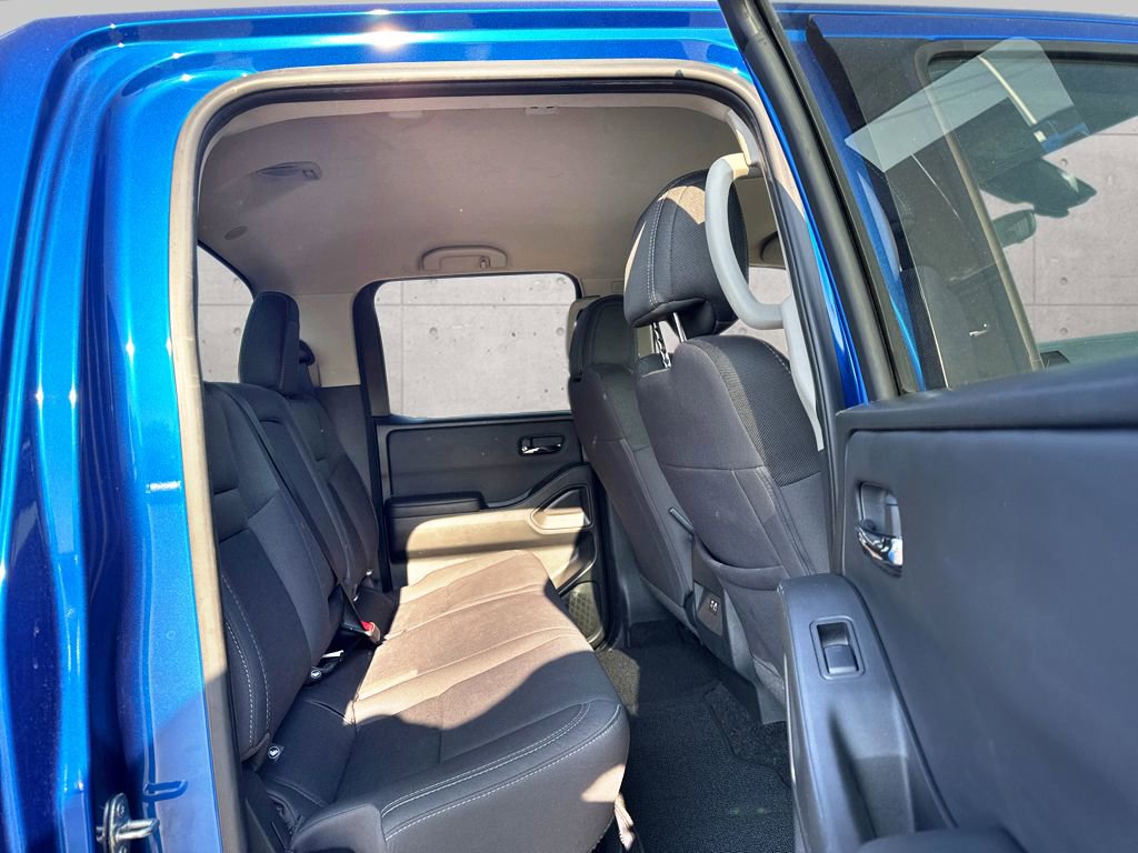 Used 2024 Nissan Frontier SV image 8