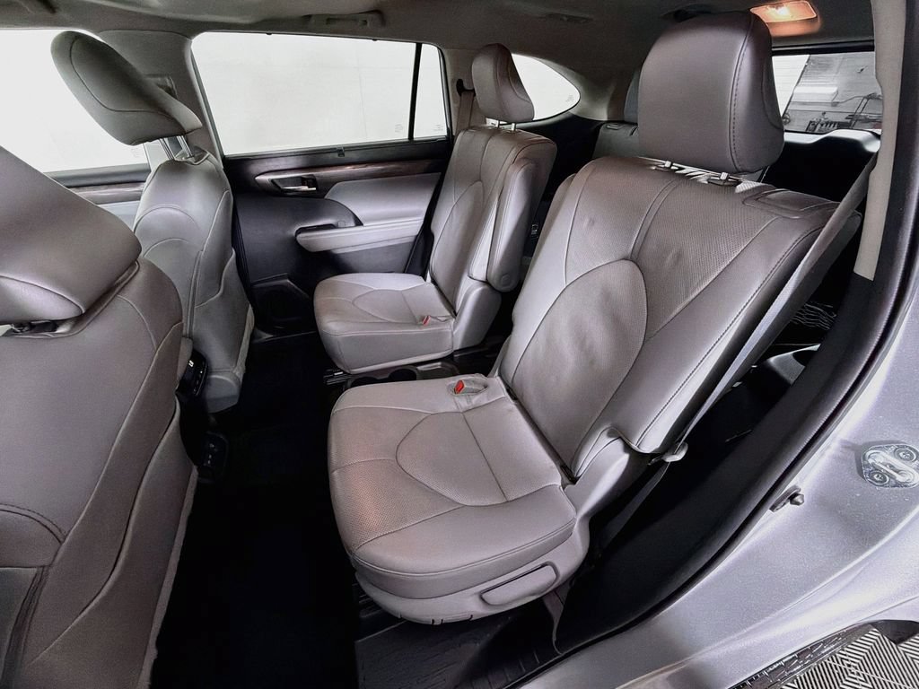 Used 2023 Toyota Highlander Limited AWD/4WD image 25