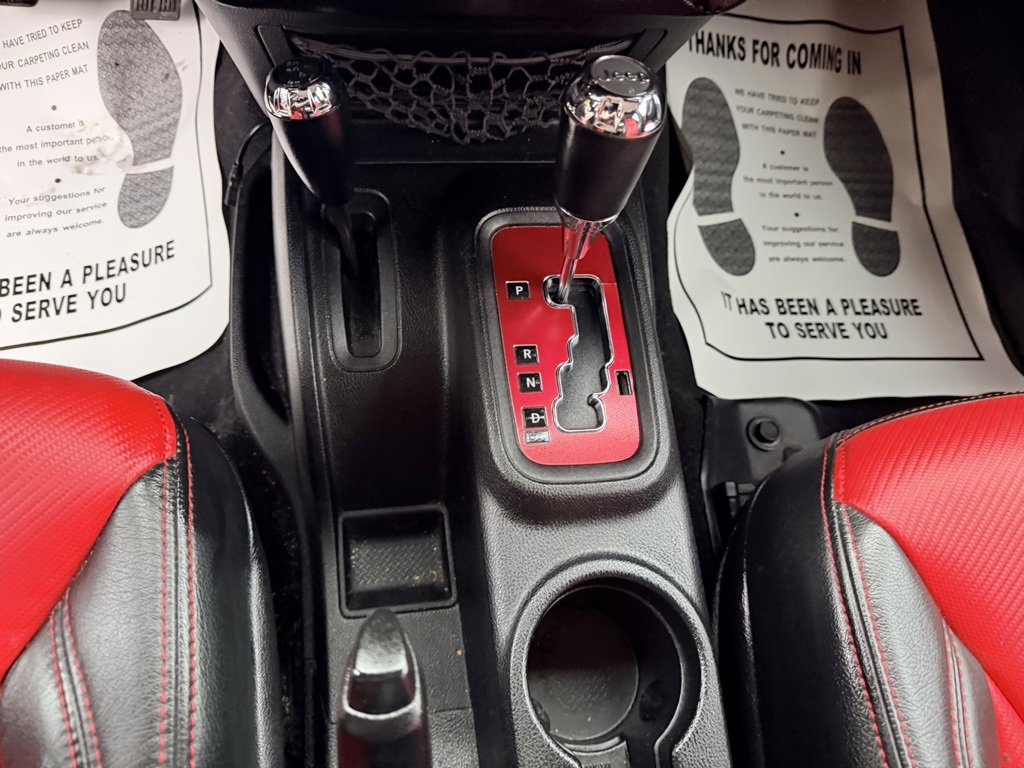 Used 2013 Jeep Wrangler Unlimited Sahara image 23