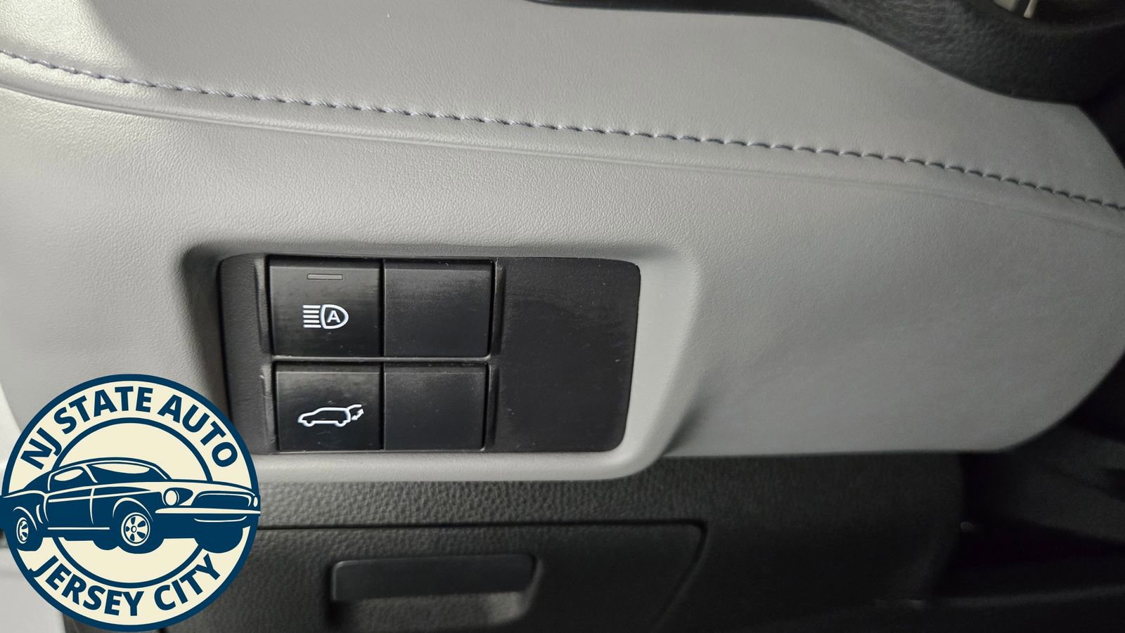 Used 2023 Toyota Highlander XLE AWD/4WD image 23