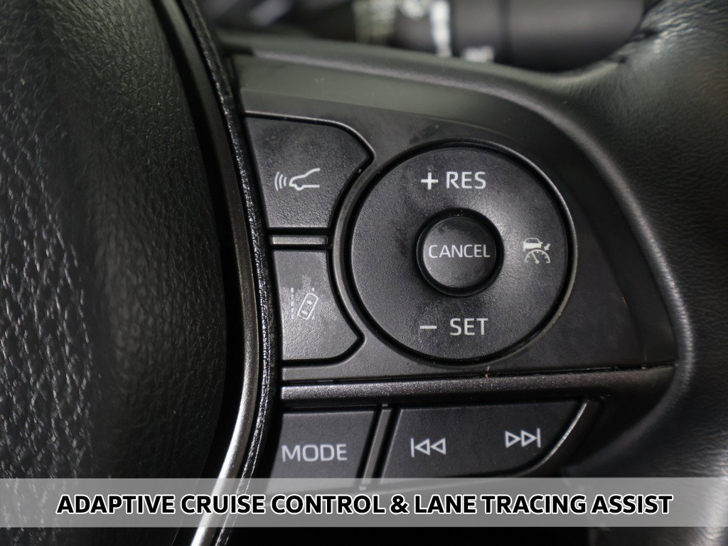 Used 2023 Toyota Camry SE image 3