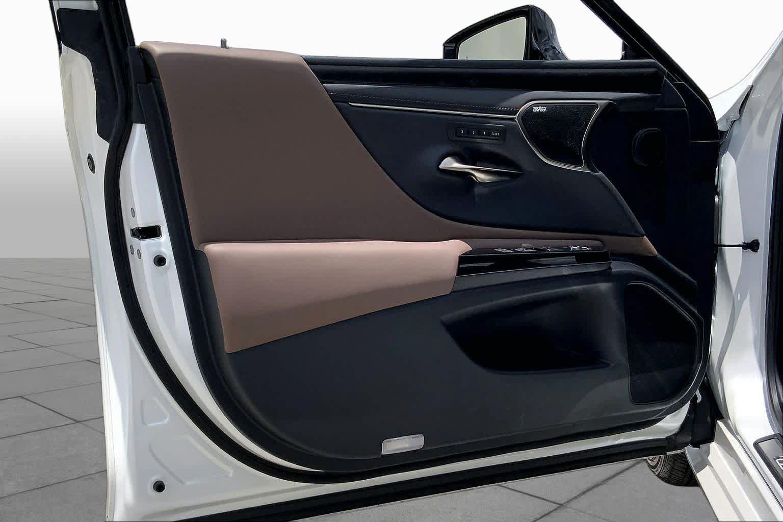 Used 2025 Lexus ES 350 Ultra Luxury FWD image 21