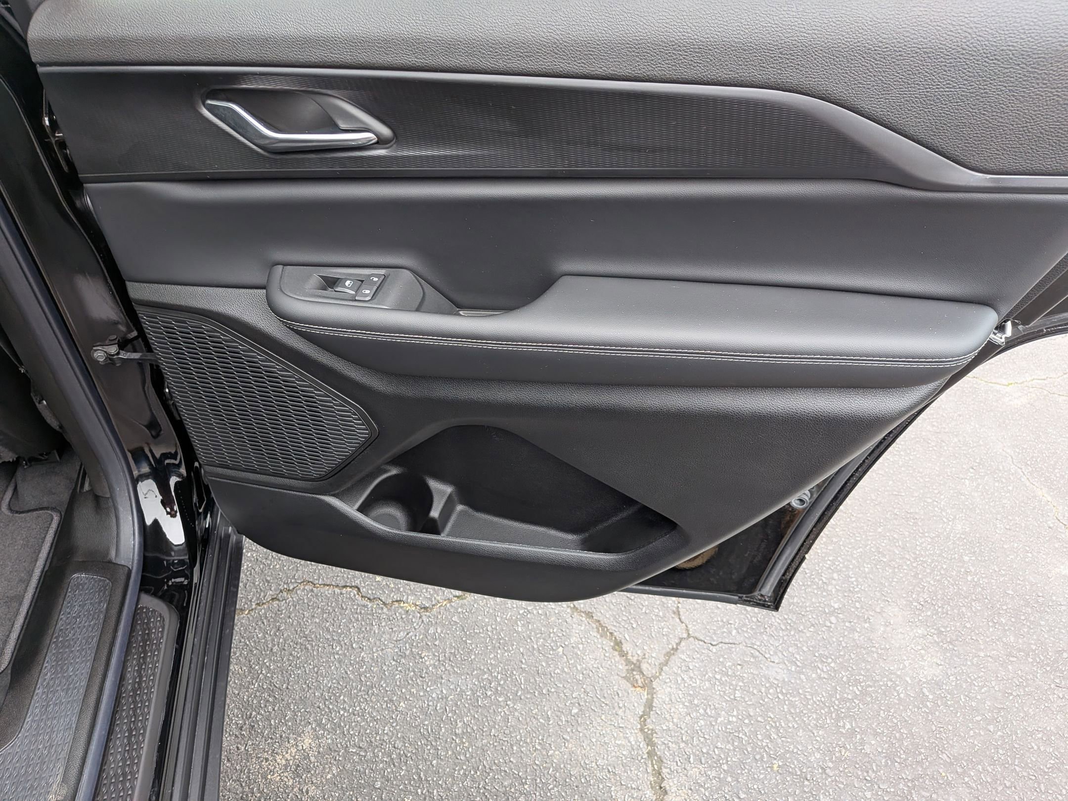Used 2025 Jeep Grand Cherokee L Altitude RWD image 30