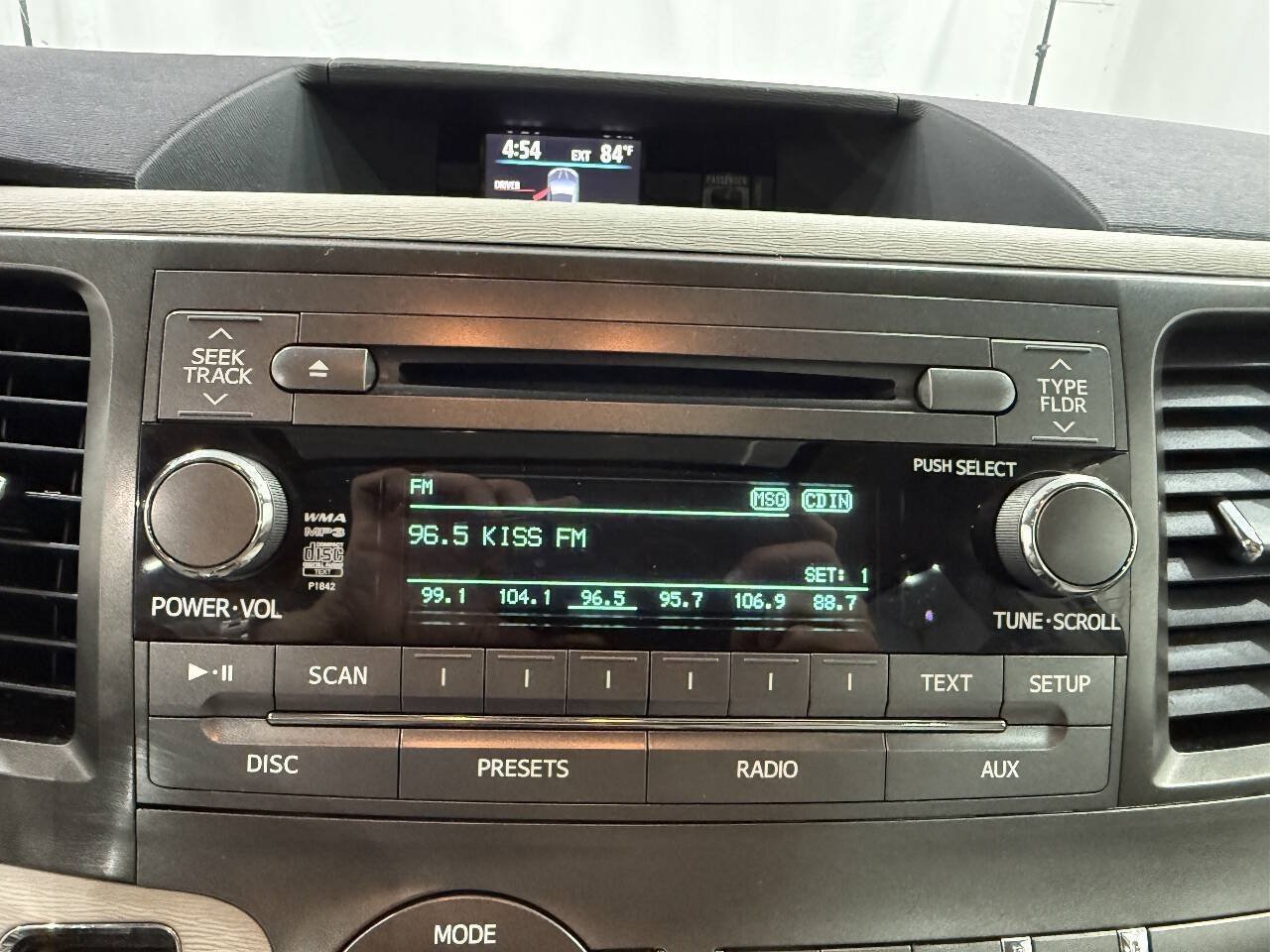 Used 2011 Toyota Sienna XLE FWD image 9