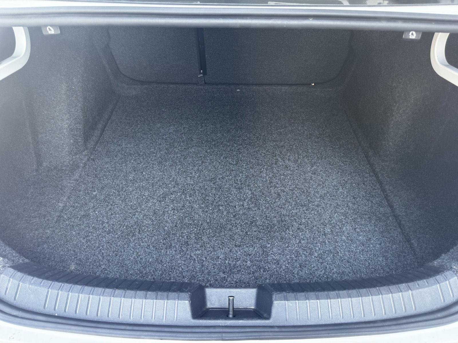 Used 2019 Volkswagen Jetta SEL Premium FWD image 17