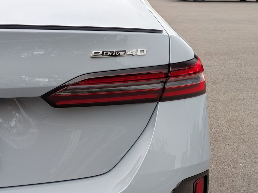 New 2027 BMW i5 eDrive40 w/ M Sport Package RWD image 23