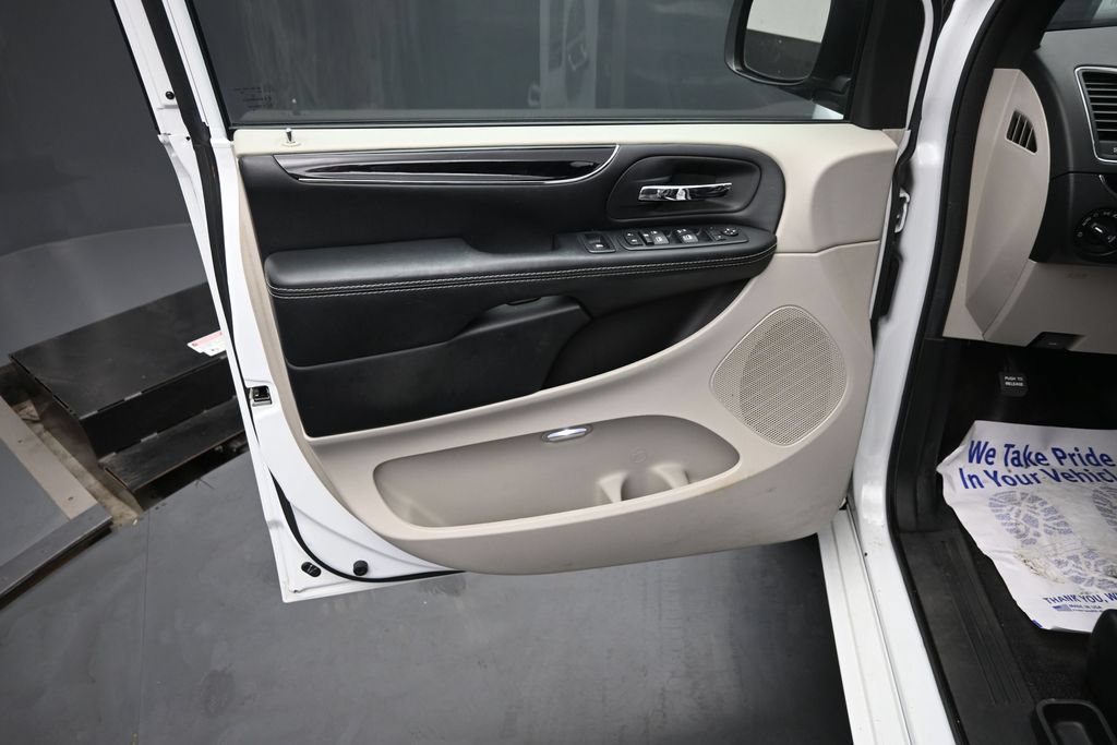 Used 2019 Dodge Grand Caravan SXT FWD image 19