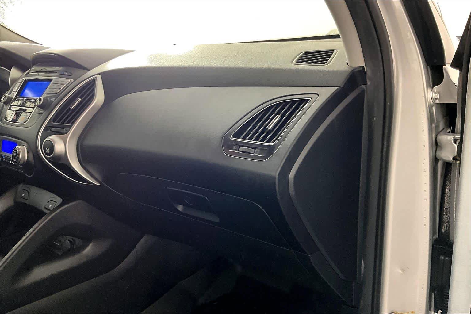 Used 2012 Hyundai Tucson Limited FWD image 17