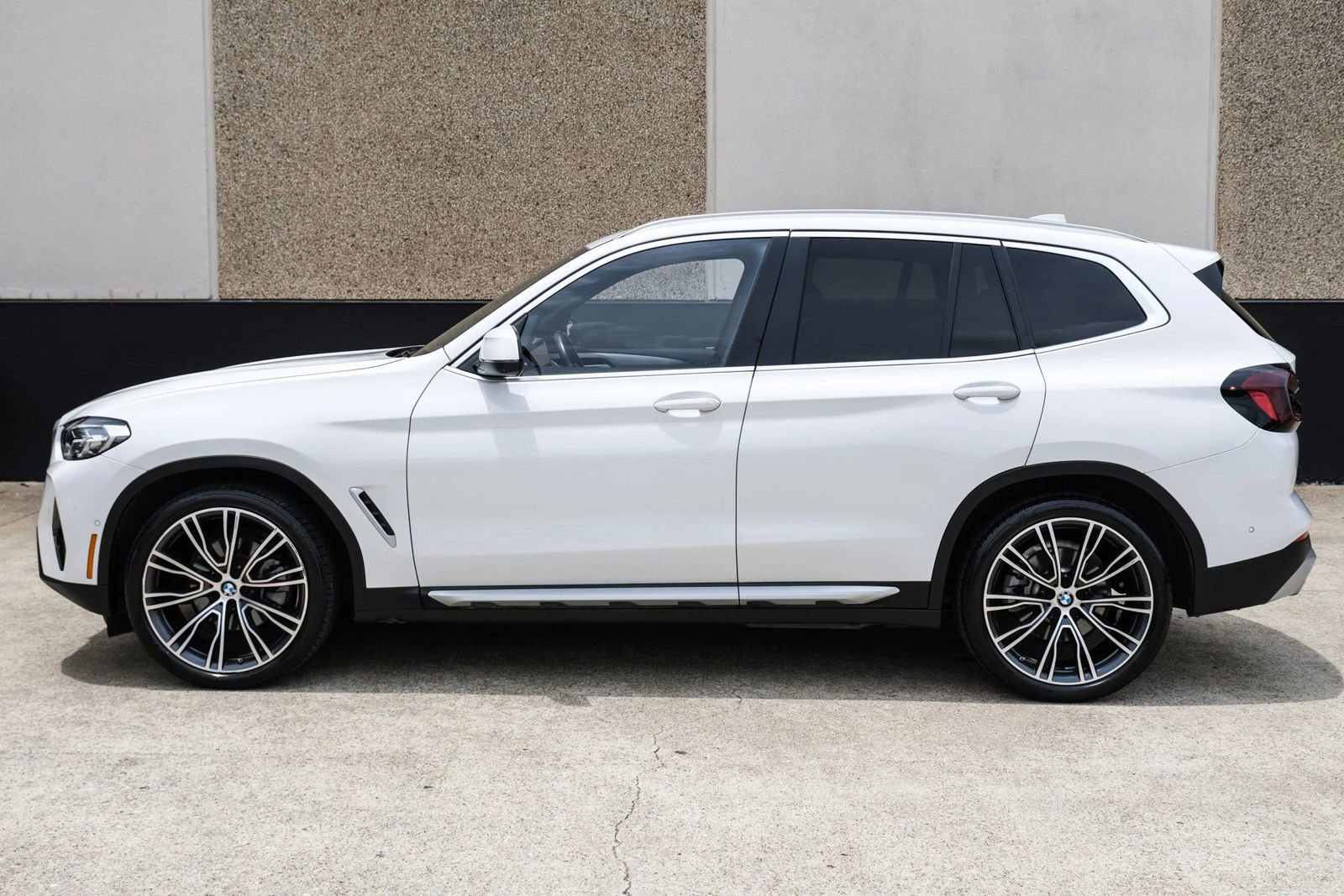 Used 2024 BMW X3 sDrive30i w/ Convenience Package w/ZPA RWD image 10