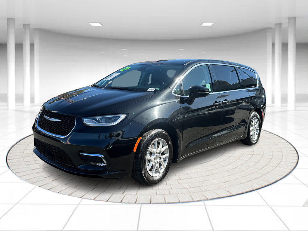 Used 2023 Chrysler Pacifica Touring-L