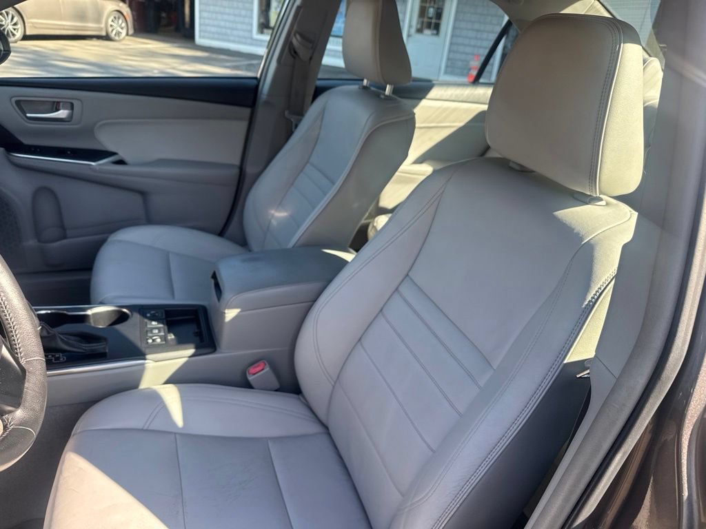 Used 2015 Toyota Camry XLE w/ Moonroof Package FWD image 21