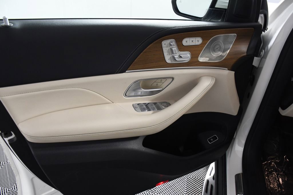 Used 2021 Mercedes-Benz GLS 580 4MATIC image 14