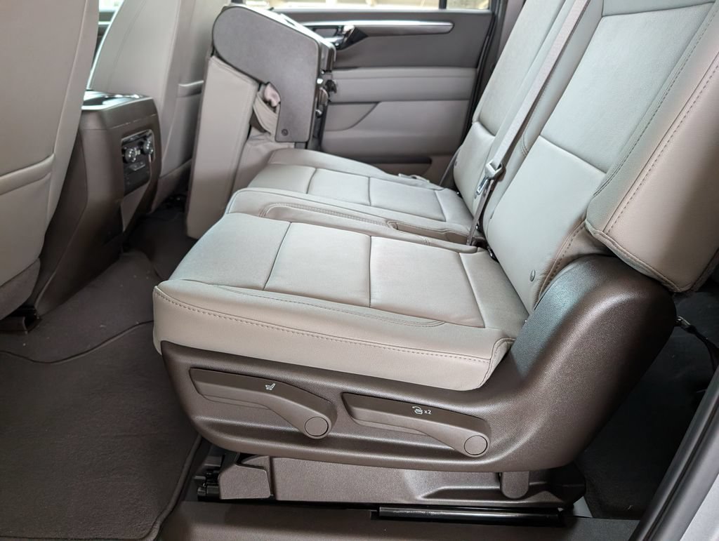 New 2026 Chevrolet Suburban LT w/ LPO, Dark Essentials Package RWD image 7