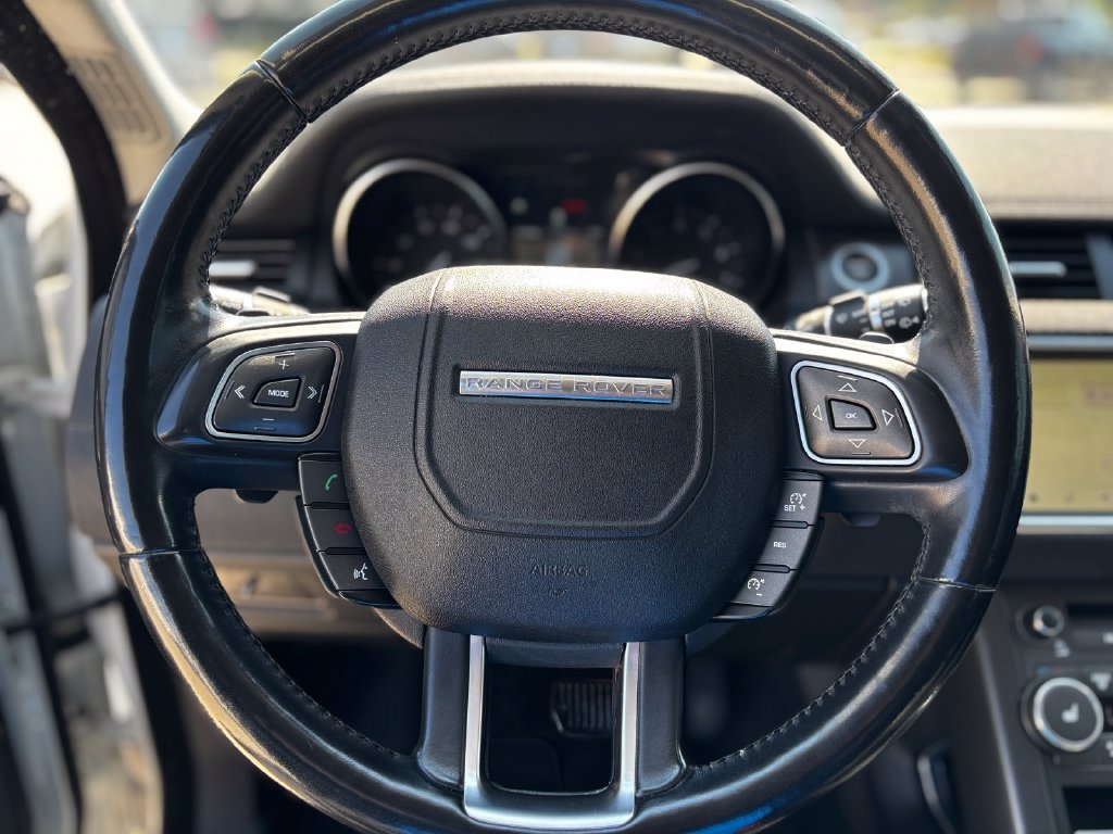 Used 2019 Land Rover Range Rover Evoque SE AWD/4WD image 28
