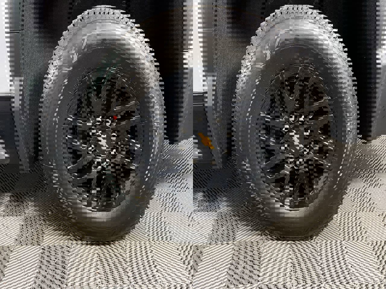 New 2025 Chevrolet Silverado EV LT image 91