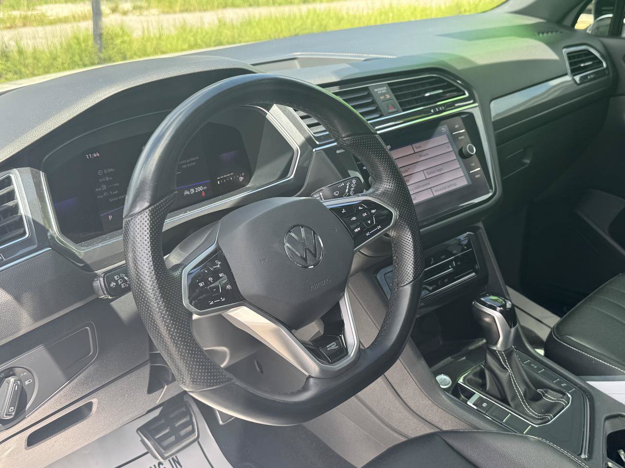 Used 2023 Volkswagen Tiguan SE R-Line FWD image 7